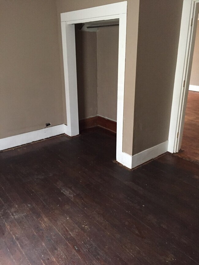 Foto del edificio - 104 Taylor Ave