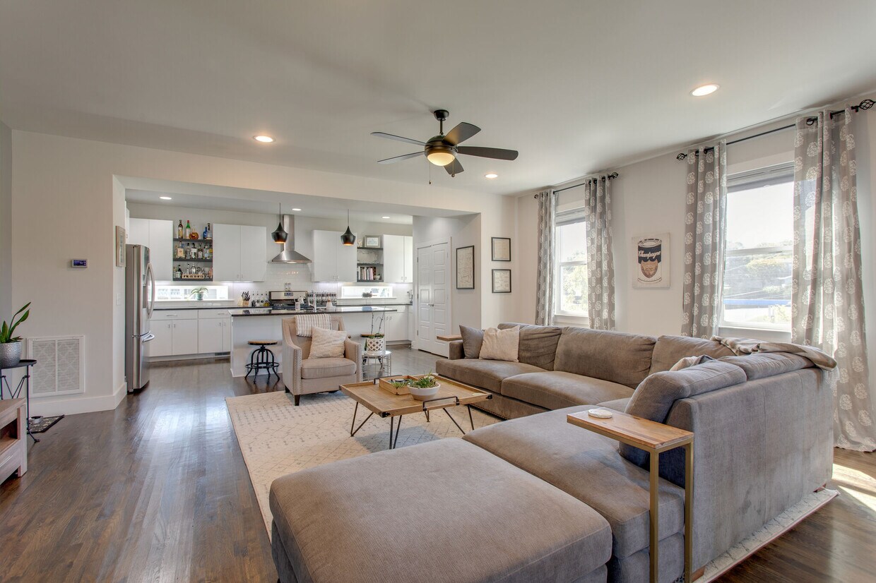 Living Room - 1515 Porter Rd