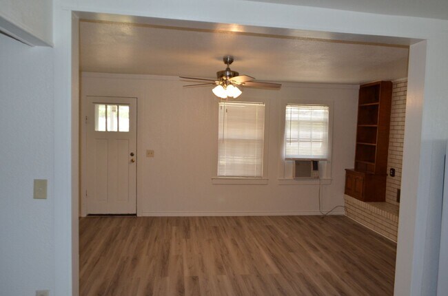 Foto del edificio - 7601 Farm to Market Rd