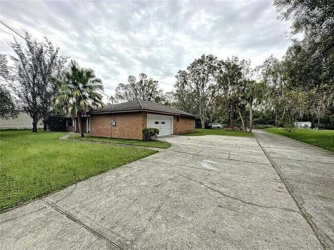 Building Photo - 722 W Alamo Dr
