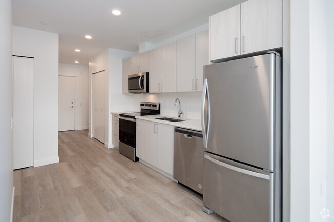 1BR, 1BA - 579SF - 717 Como Lake Avenue