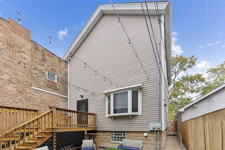 Primary Photo - 3227 S Wells St