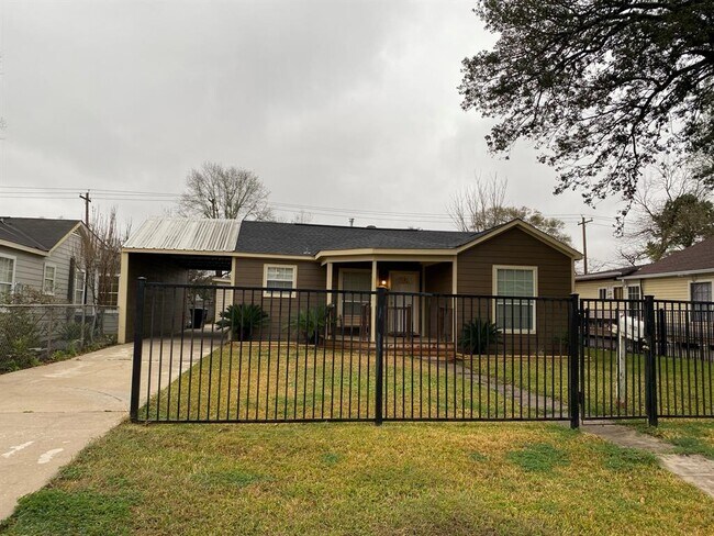 Building Photo - 7627 Joplin St