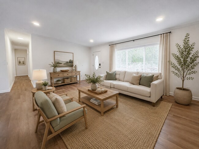 Foto del edificio - 4 Bedroom, 2 Bathroom: Pets Allowed!