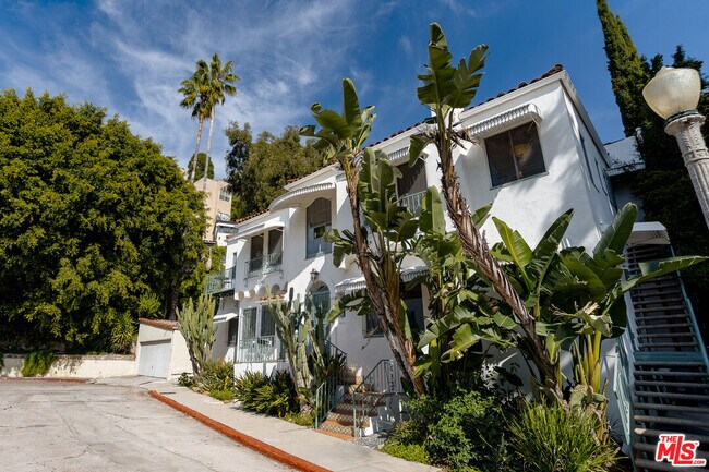 Foto del edificio - 2166 Beachwood Terrace