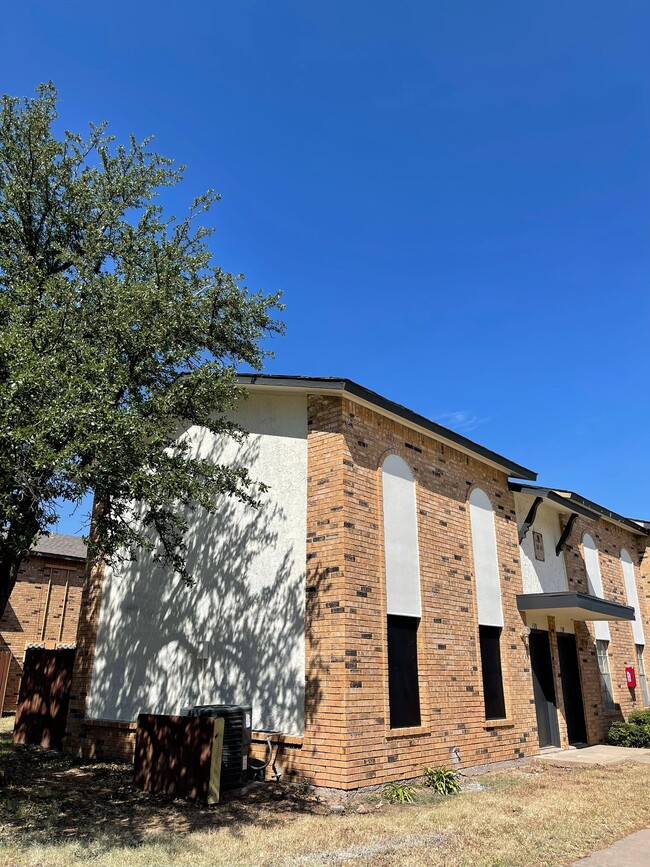 Building Photo - Regency Square Apartments