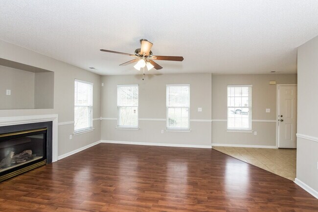 Foto del edificio - 7920 Trotter Rd