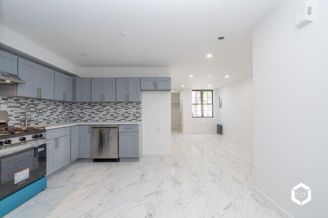 Foto del edificio - 2 bedroom in JAMAICA NY 11433