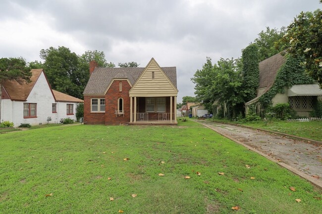 Building Photo - 3 Bedroom 1 Bath Near Downtown Tulsa!