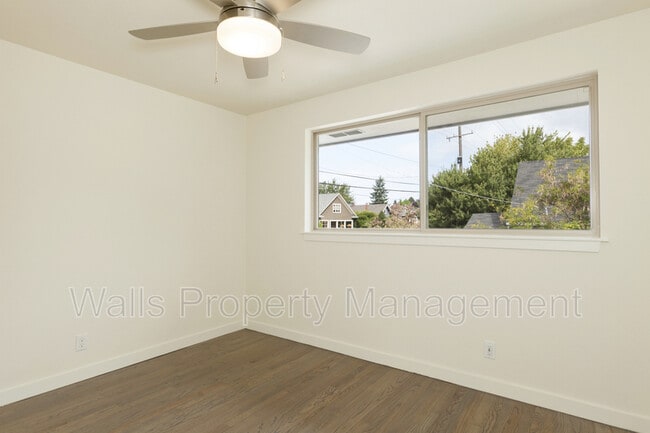 Building Photo - 220 NW 70th St