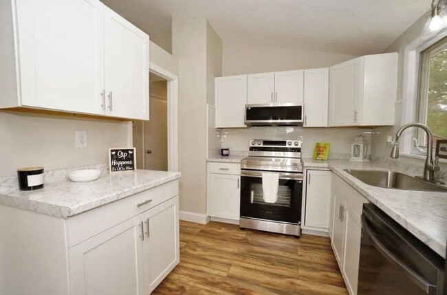 Building Photo - 42 Woodfield St