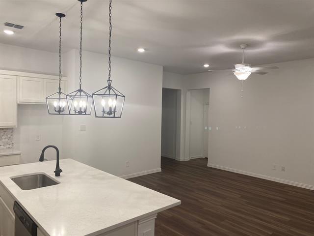 Building Photo - 1613 Pne Vly Dr