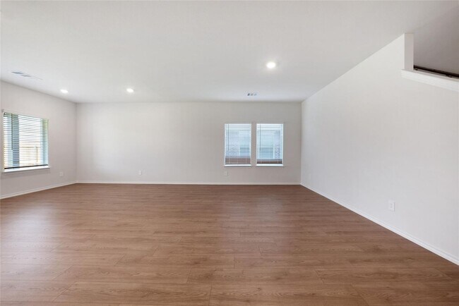 Building Photo - 507 Lantana Rd