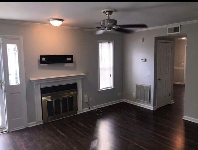 Foto del edificio - Nice and large 2 BR, 2.5 bath townhouse in Antioch, TN
