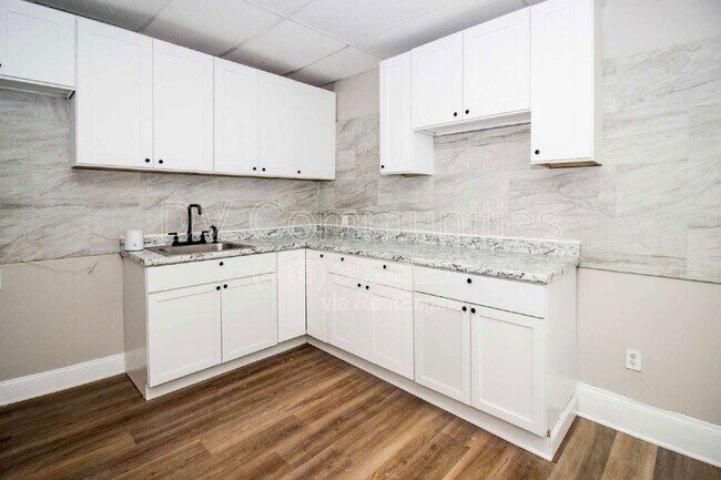 Foto del edificio - 2947 E 57th St