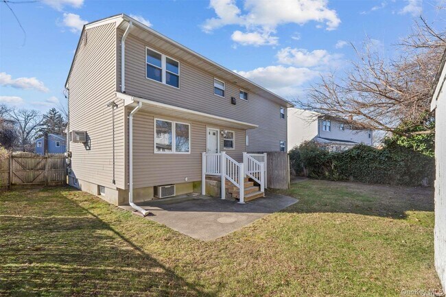 Building Photo - 4 Quaker Ct