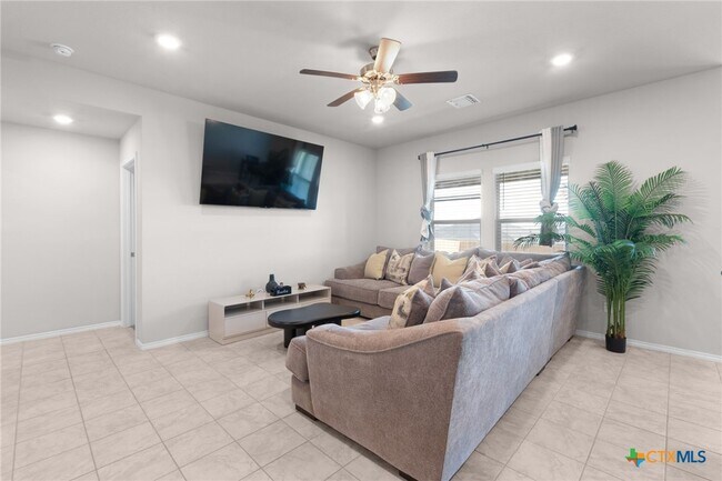 Foto del edificio - 1321 Lindsey Dr