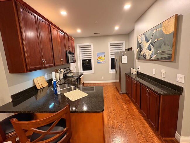 Fully equipped kitchen - 1925 Auburn Ave