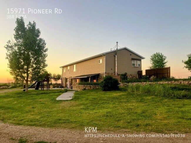 Foto del edificio - 15971 Pioneer Rd