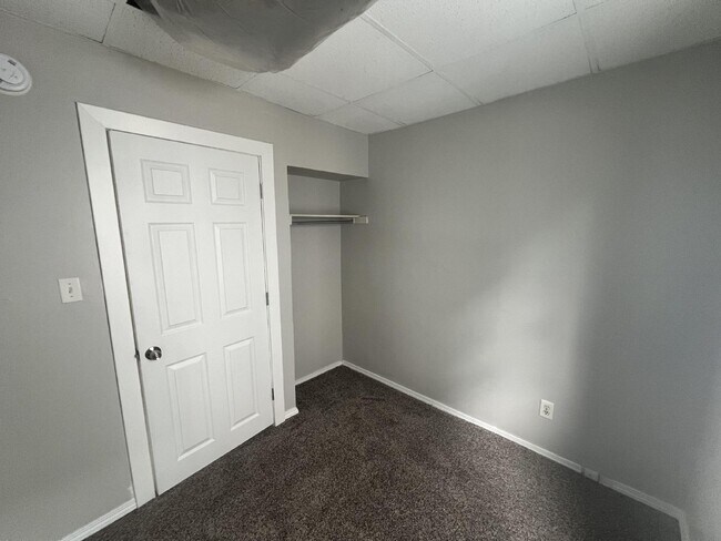 Building Photo - Cute and Cozy Main Level 2BR