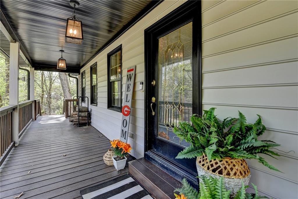 Foto principal - 443 Lakeshore Dr NW