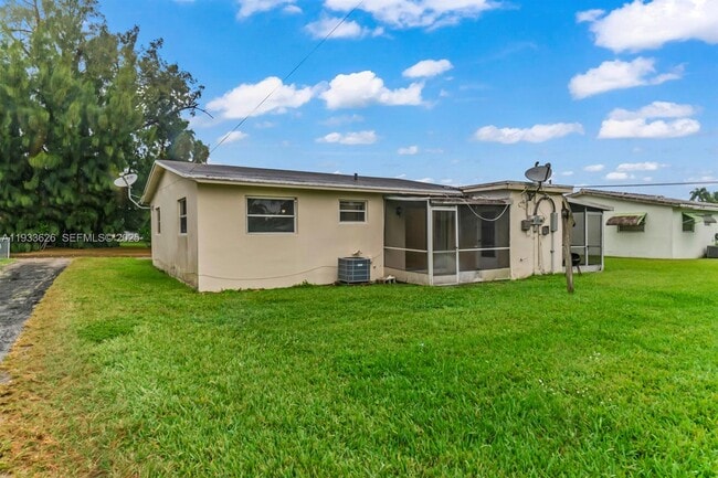 Building Photo - 72 NW 162nd St