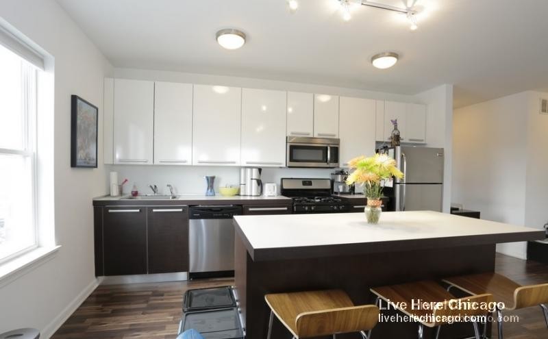 Foto principal - 1554 W Glenlake Ave