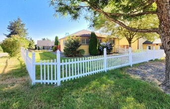 Building Photo - 10914 Willow Rd