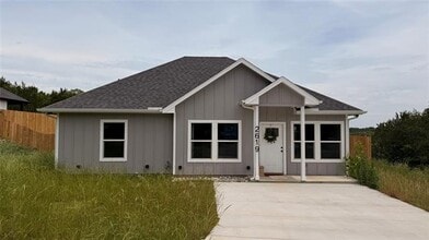 Building Photo - 2619 Creekview Dr