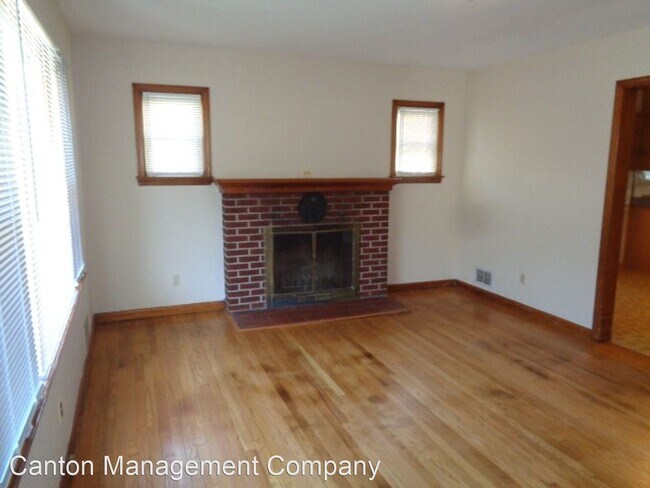 Building Photo - 2 br, 1.5 bath House - 7933 32nd St.