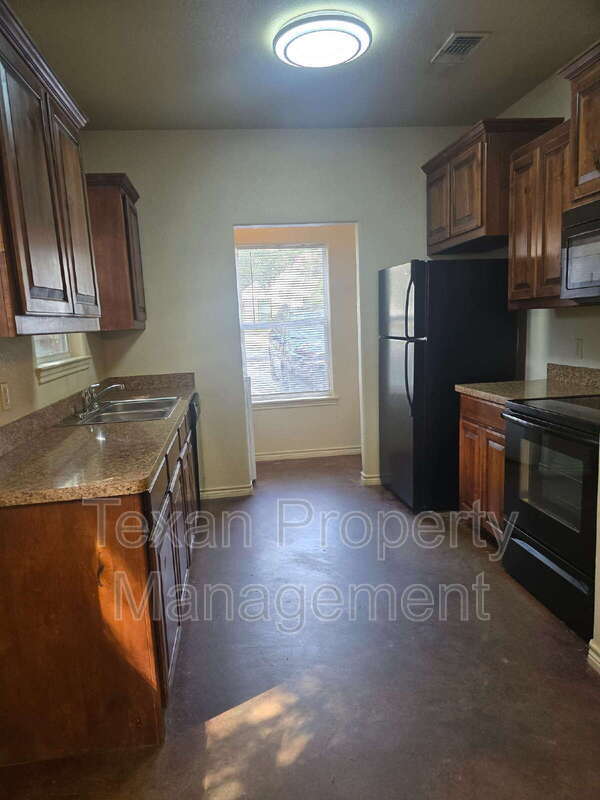 Building Photo - 3705 Mandy Dr