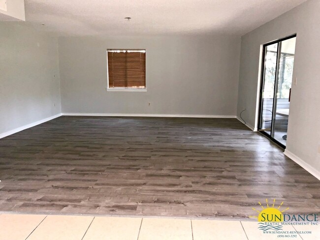 Building Photo - Nice large home in Destin located directly...