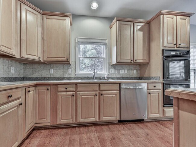 Building Photo - 408 Sixes Dr