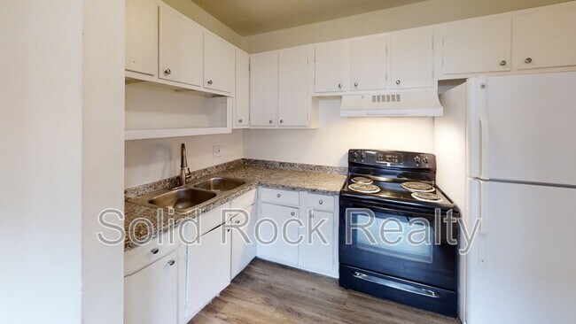 Photo - 1411 S Corona Ave Apartment