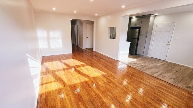 Building Photo - 1305 E 83rd St