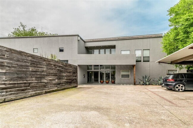 Building Photo - 5111 Manett St