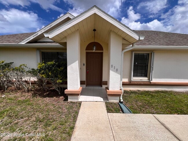 Foto del edificio - 818 7 Gables Cir SE