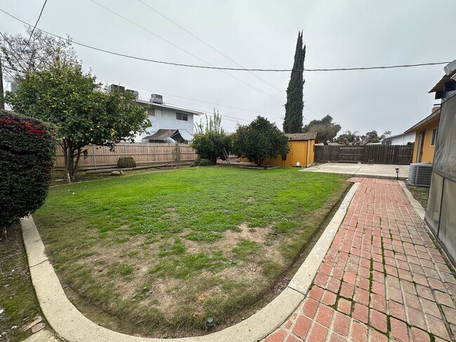 Building Photo - SW Visalia home available soon