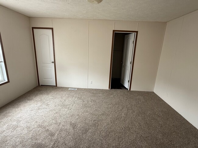 Building Photo - 241 E Birdsall Dr