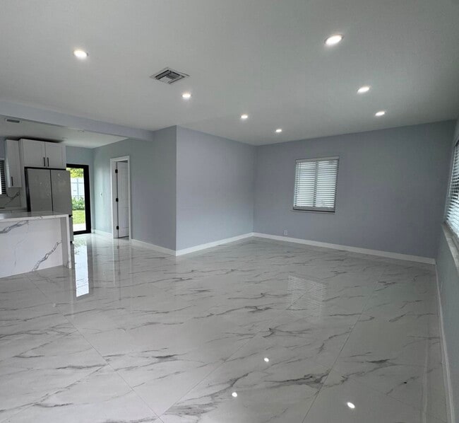 Foto del edificio - 16440 NE 10th Ave