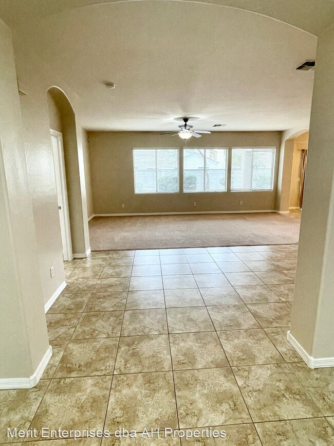 Foto del edificio - 3 br, 2 bath House - 13611 W GELDING DR.