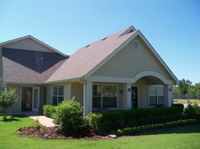 Bienvenido a Gardens at Pryor Creek Apartments - Gardens at Pryor Creek