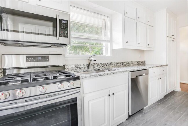 Foto del edificio - 1655 Ridgewood Dr NE