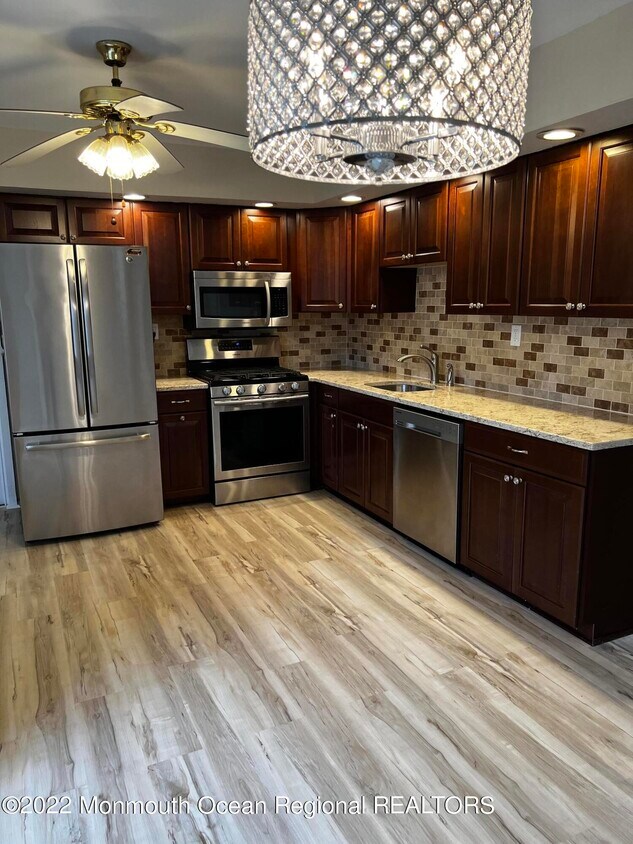 11 Inwood Ave, Monroe Township, NJ 08831 House Rental in Monroe