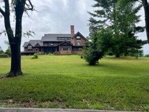 Building Photo - 520 Breezy Point Dr