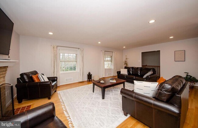 Foto del edificio - 2429 Hunter Mill Rd