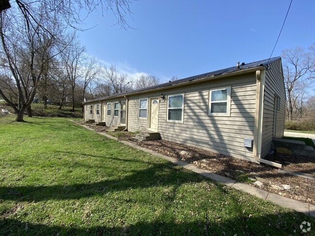 Building Photo - 904 Luster Ln