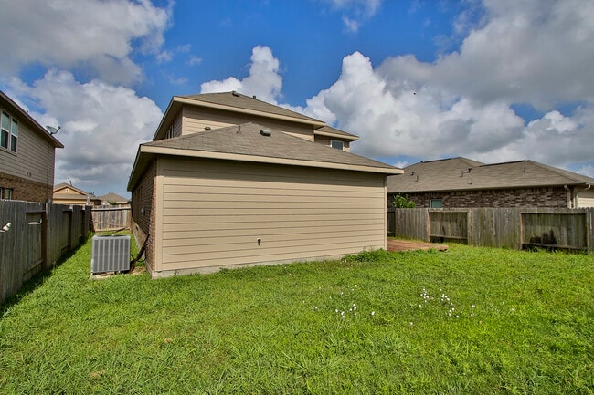 Building Photo - 2209 Onyx Ct