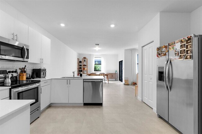 Building Photo - 12932 SW 286th Terrace