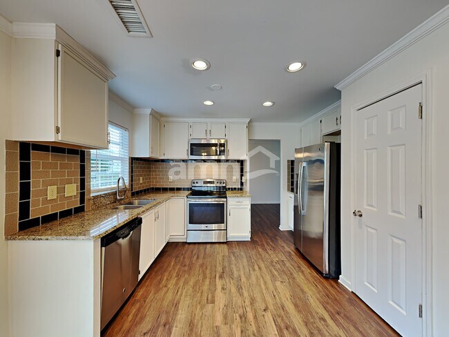Foto del edificio - 8517 Farnsworth Ln